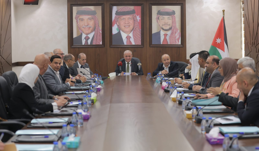 المصري: مشروع قانون الإدارة المحلية يوزع