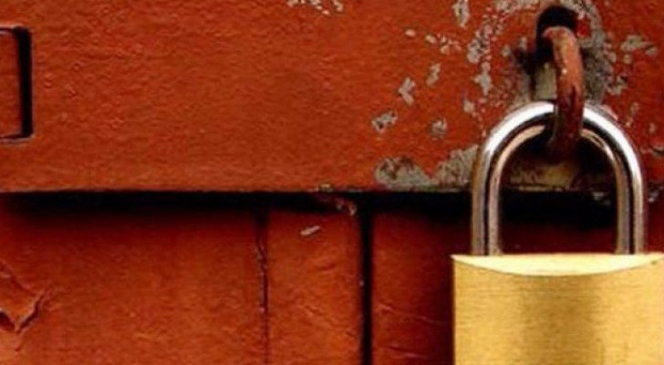إغلاق محل تجاري وتوجيه إنذارات خلال