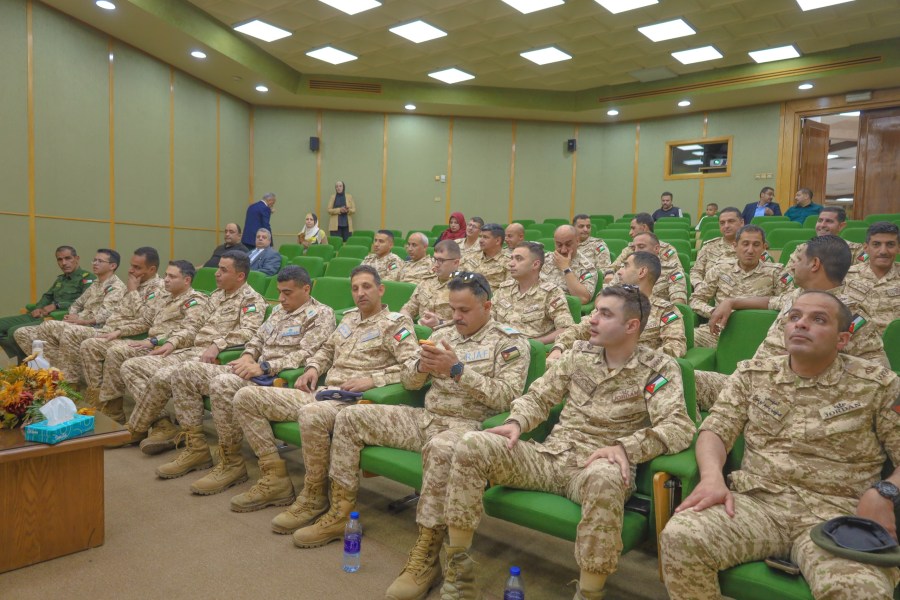 الطاقة تستعرض مهامها وإنجازاتها أمام المشاركين