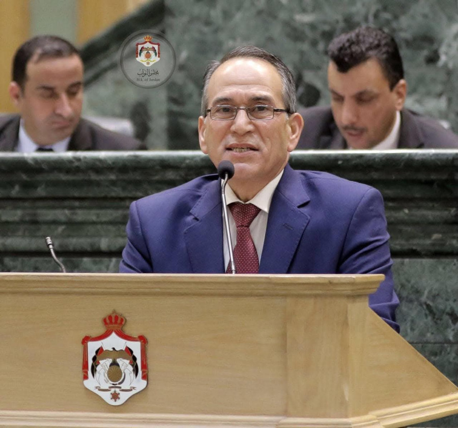 والده النائب السابق نواف معلى الزيود