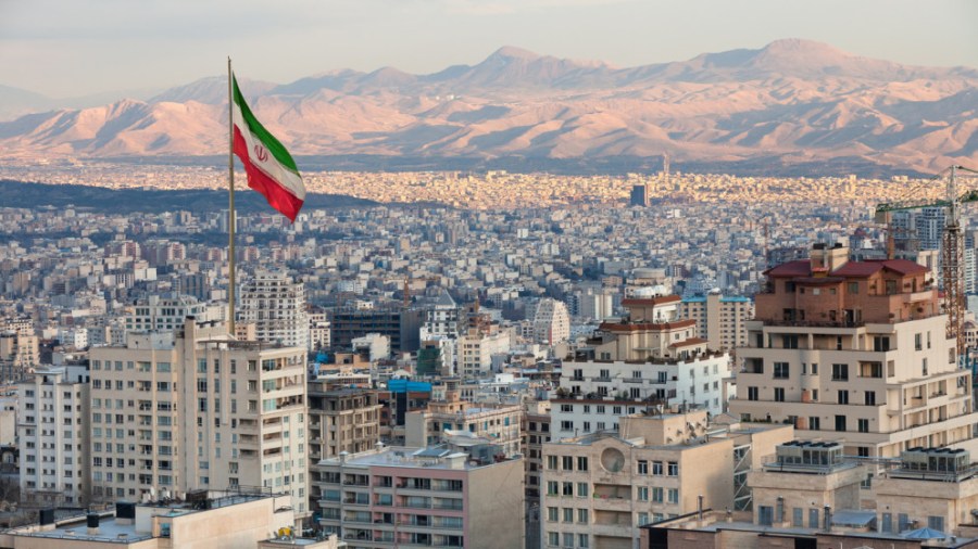 وفد قطري يصل طهران للمشاركة في