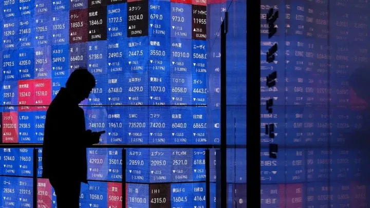 الأسهم العالمية تبلغ ذروة قياسية جديدة
