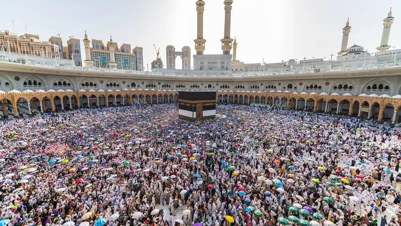 الحجاج المتعجلون يبدأون طواف الوداع في