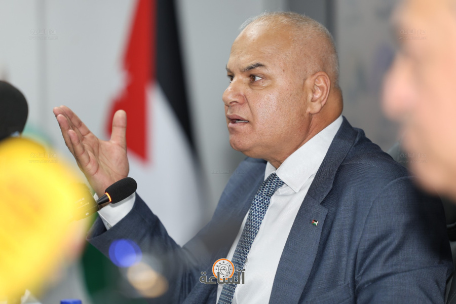 وزير العمل يدعو القطاع الخاص لتأخير
