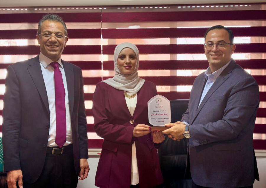 حزب الإصلاح يكرّم عضو الحزب المحامية