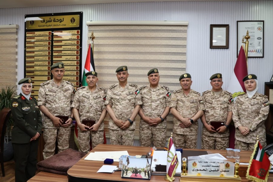 الحموري يكرم مدراء في مستشفيات الخدمات