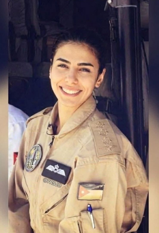النقيب طيار آية الصوراني.. مبارك الترفيع