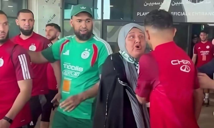مشجعة جزائرية ترفع دعوى قضائية ضد