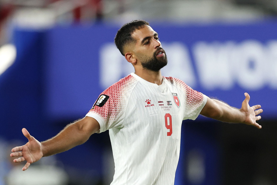 علي علوان يحصد جائزة أفضل لاعب