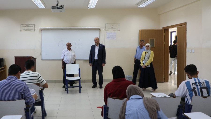 نائب رئيس جامعة الزرقاء يتفقد سير