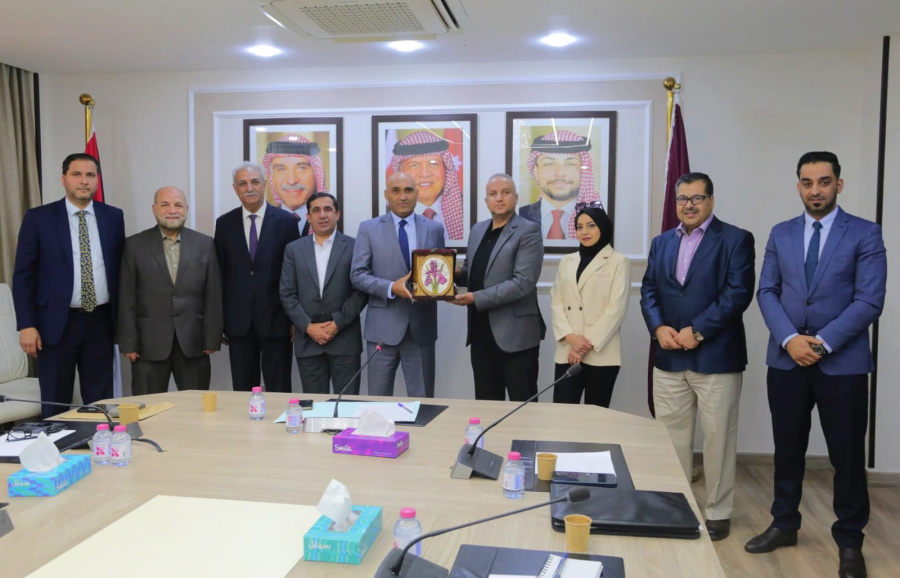الصحة النيابية تكرم بنك الدواء الخيري