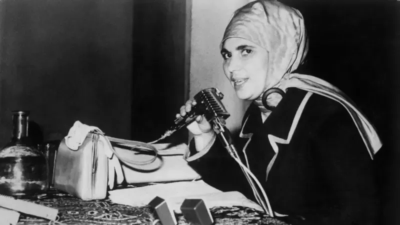 كاتبة تركية دافعت عن الحجاب ومهدت