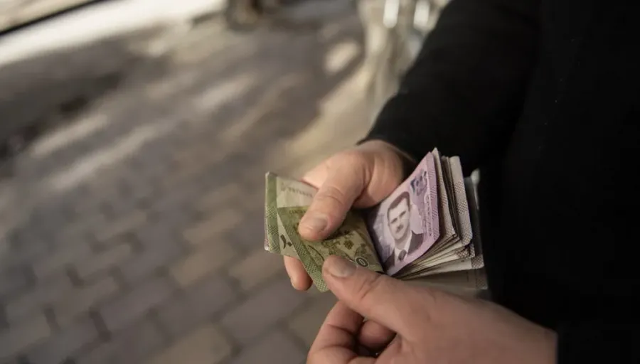 العملة السورية القديمة تودّع الأسواق.. ماذا