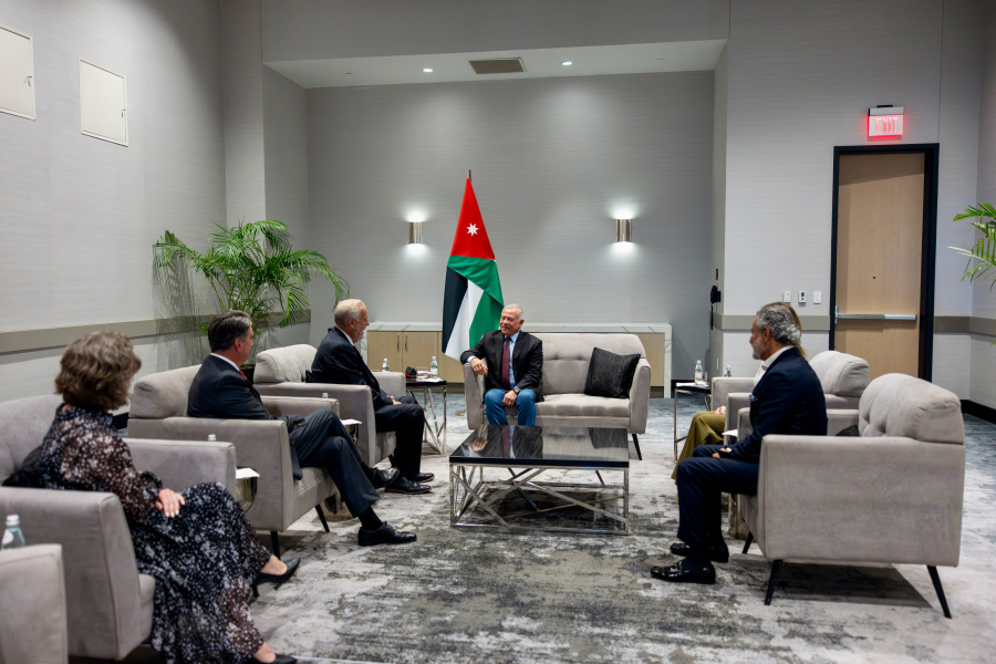 الملك يلتقي عمدة مدينة أرلينغتون في