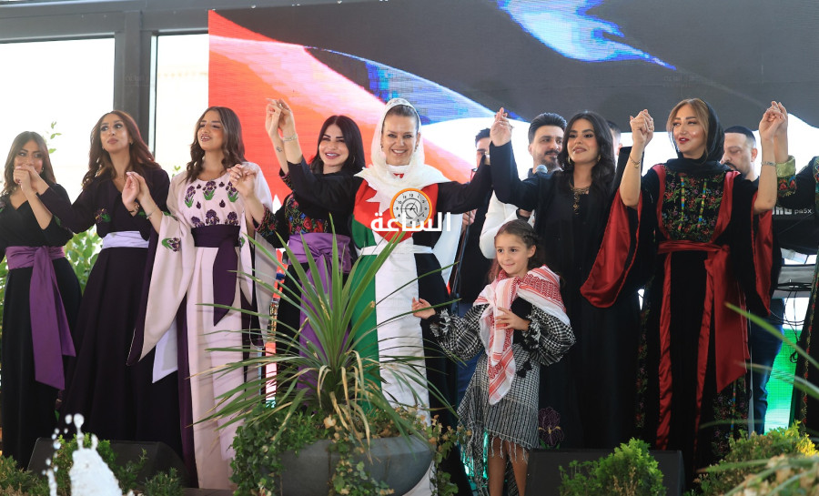 عرض أزياء ضخم للأثواب التراثية في