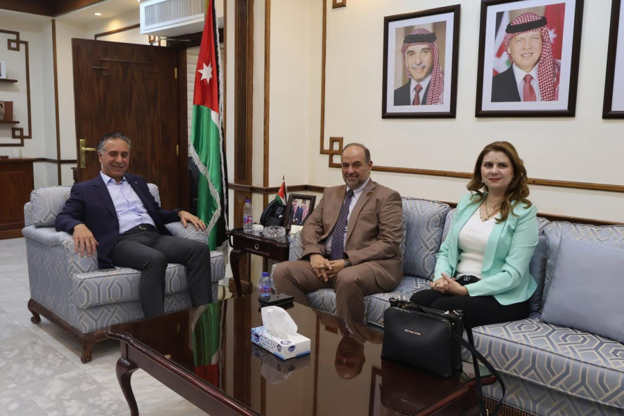 وزير الصناعة والتجارة يلتقي رئيس مجلس