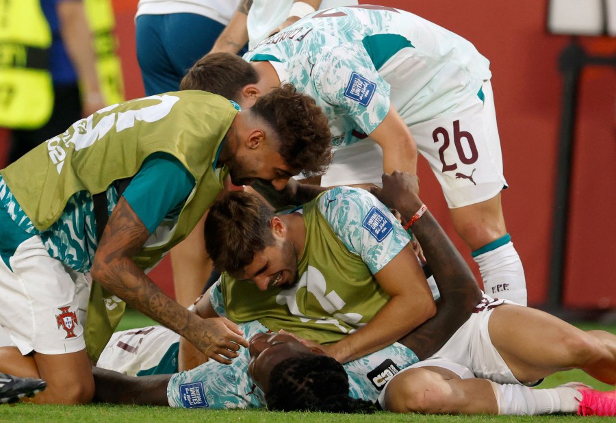 البرتغال تقلب تأخرها أمام كرواتيا وتبلغ