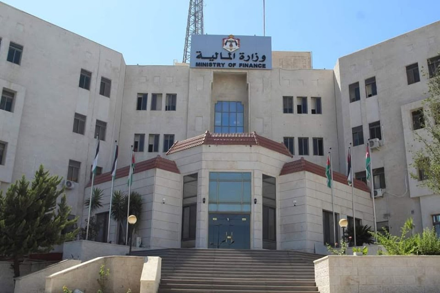 مشوقة يسأل عن قضايا فساد بوزارة