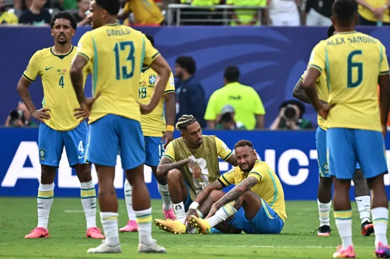 الطائرة عادت بلاعب واحد.. اختفاء جماعي
