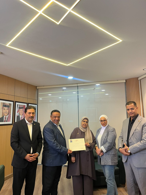 المشاعلة الموظفة المثالية في البريد الأردني