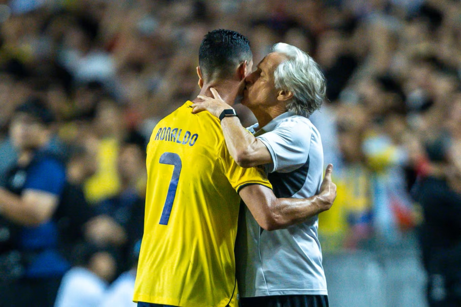 مدرب النصر والهلال السعوديين السابق مدربا