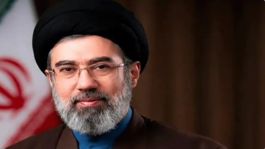 مجتبى خامنئي يتعهد بالثأر لوالده