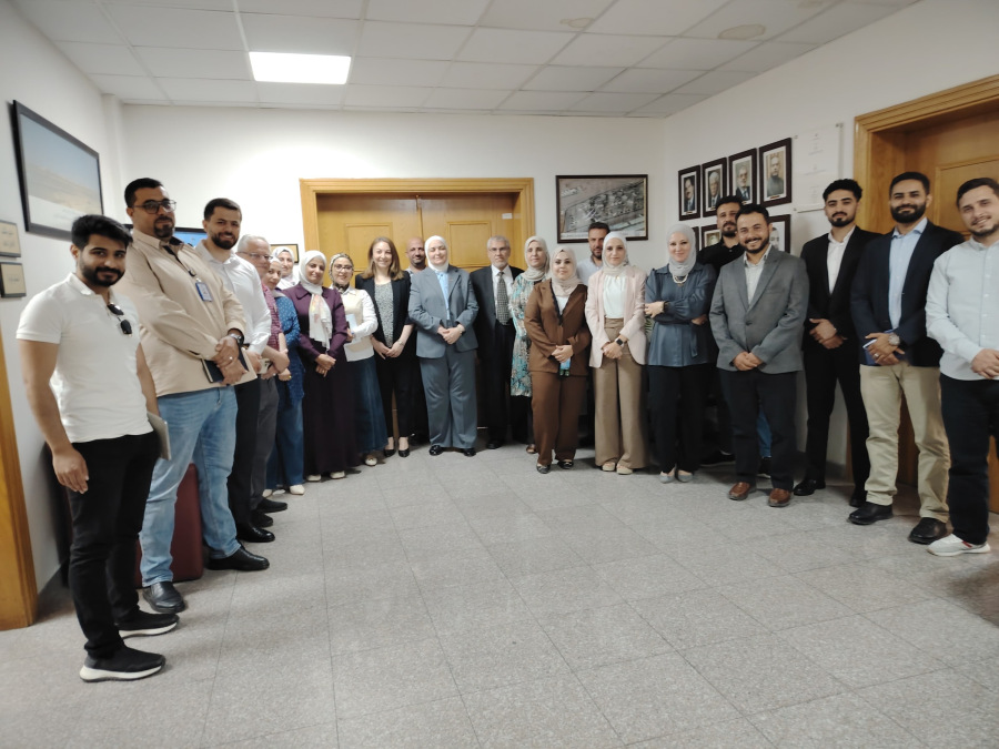 العزام تبحث مشروع المبنى الأخضر ومستجدات