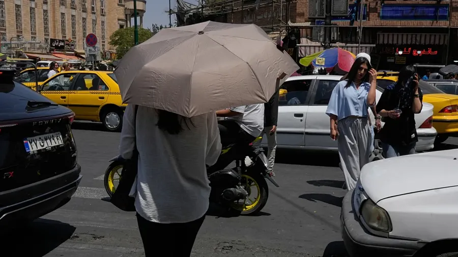 إيران توجه نداء لمواطنيها: أطفئوا أجهزة