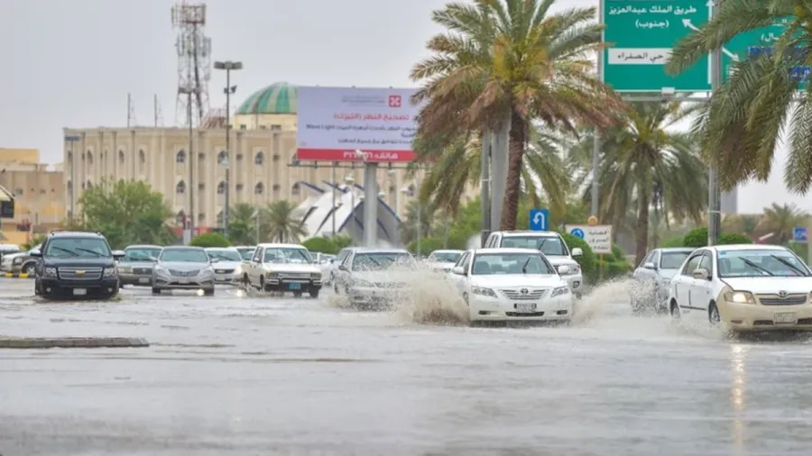 السعودية.. أمطار غزيرة وسيول في مكة