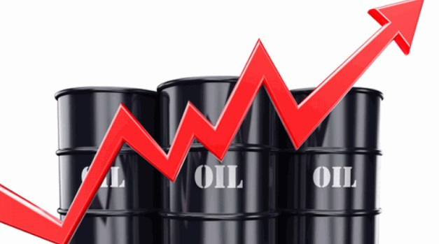 أسعار النفط ترتفع 4% مع استمرار