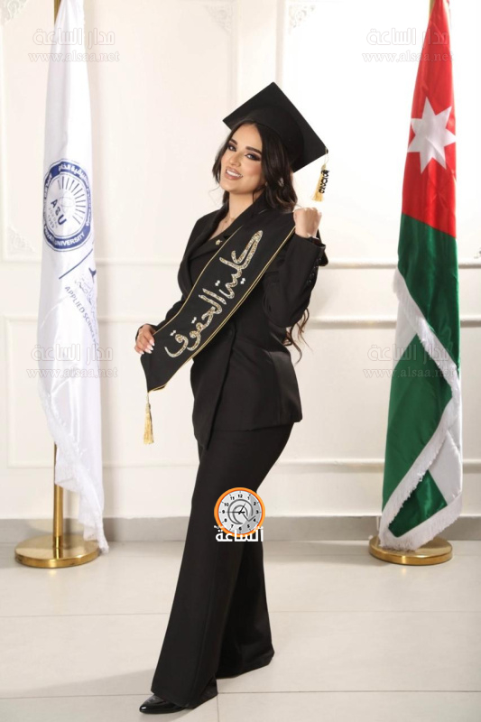 إليسا عثمان الخلايلة تهدي شهادة البكالوريوس