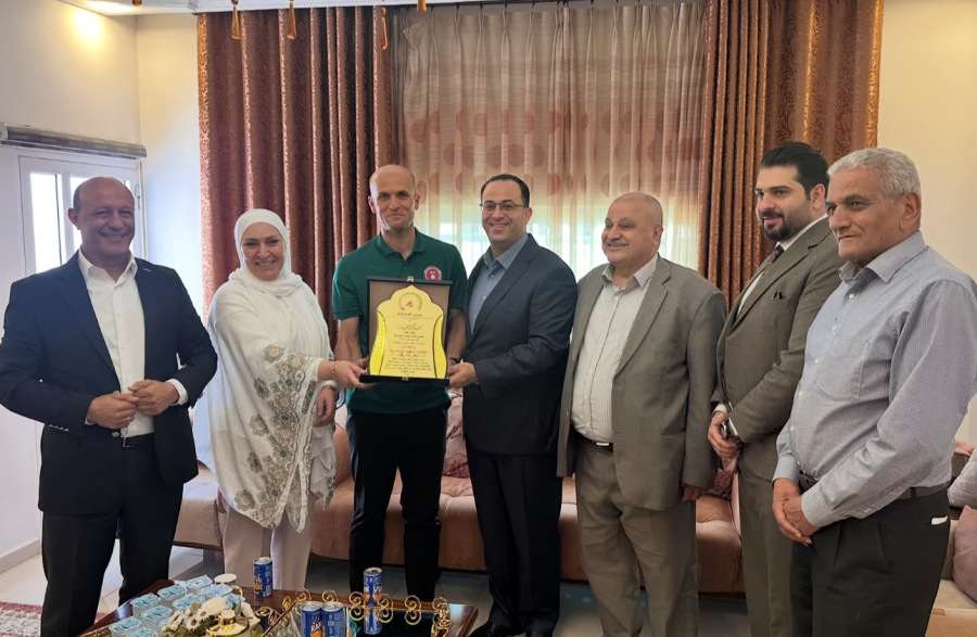 حزب الإصلاح يكرّم الحكم الدولي أدهم