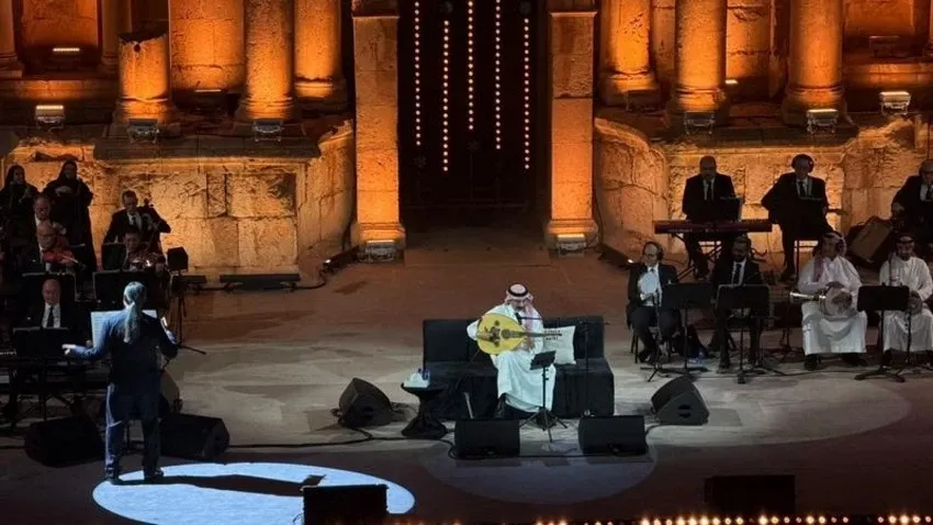 عبادي الجوهر يشعل المسرح الجنوبي في