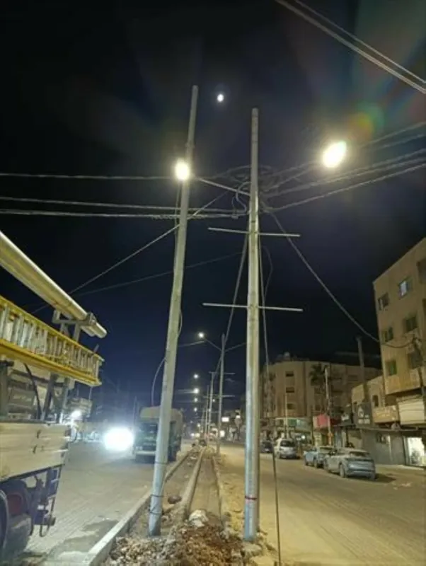كهرباء إربد تنهي نقل أعمدة وكوابل