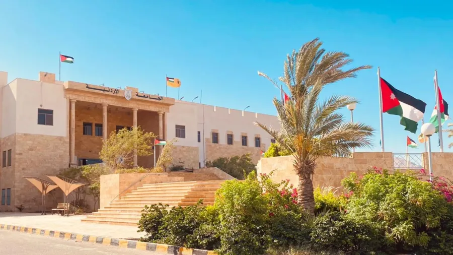 فرع الجامعة الأردنية في العقبة يبدأ