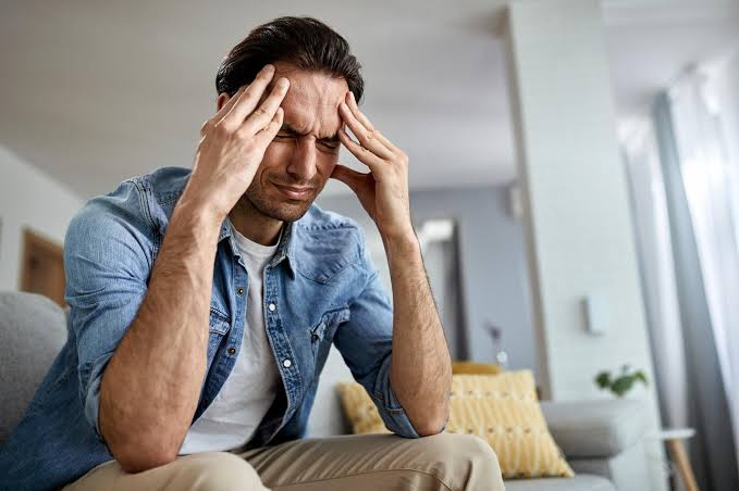 10 أعراض جسدية للقلق يظنها البعض