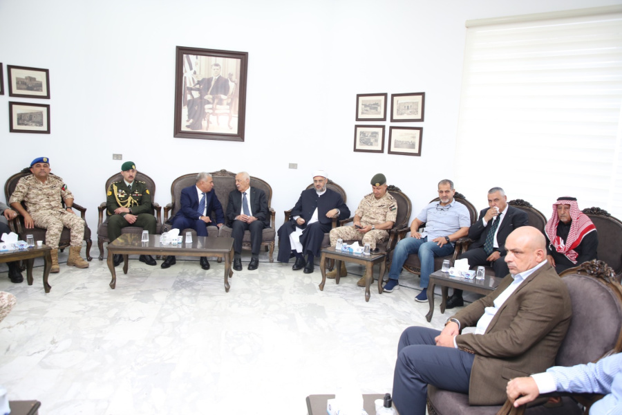 عشيرة الطواهي تشكر المعزين بالمحامي الراحل