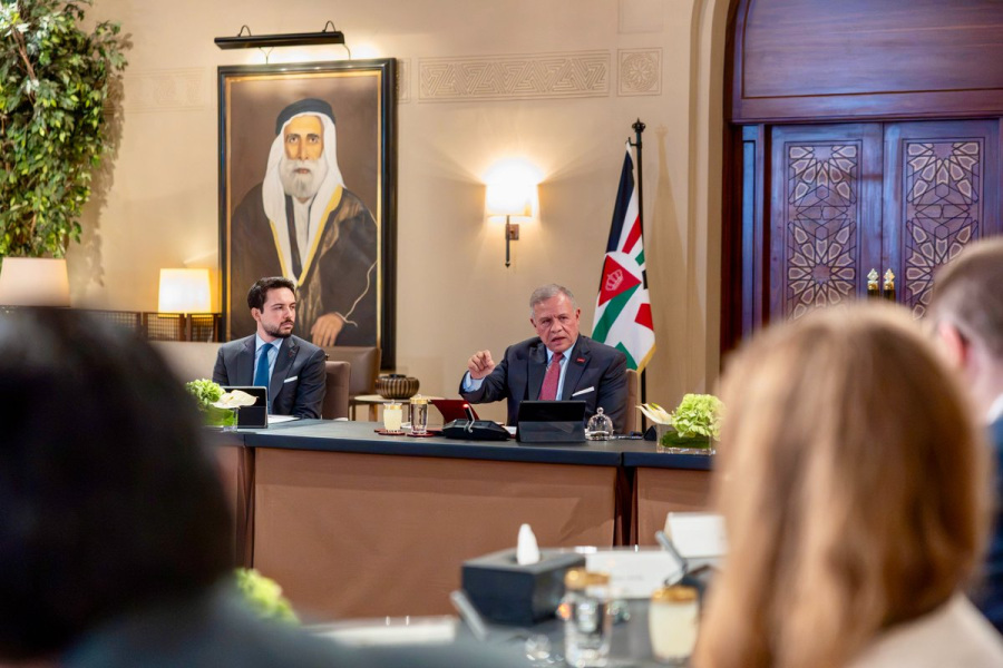 الملك يستقبل وفدا من مساعدي أعضاء