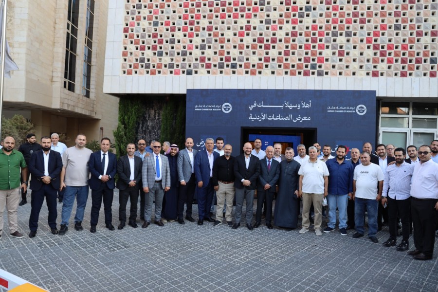 تجار محافظات المملكة يطلعون على تطور