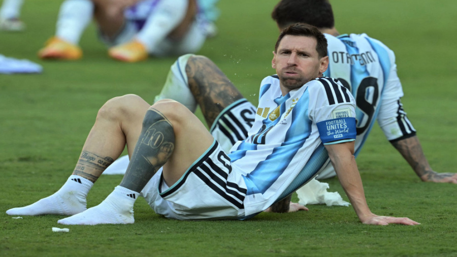 ميسي يعلن اعتزاله اللعب الدولي مع
