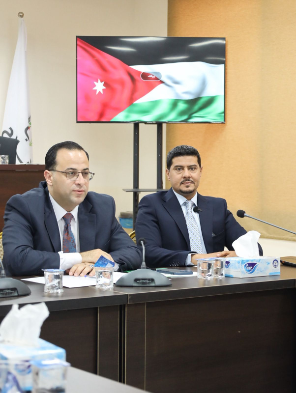 المعايعة متحدثا في حوارية بحزب الإصلاح: