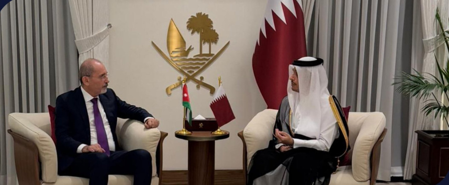 الصفدي يلتقي آل ثاني في الدوحة