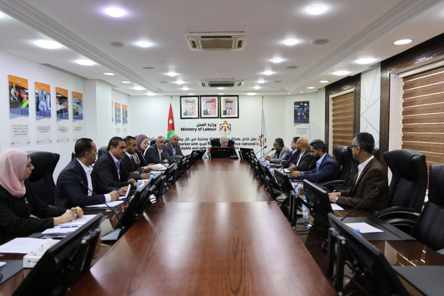 وزارتا العمل والمياه تبحثان احتياجات مشروع