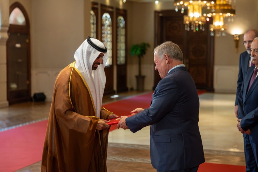 الملك يتقبل أوراق اعتماد سفراء (صور