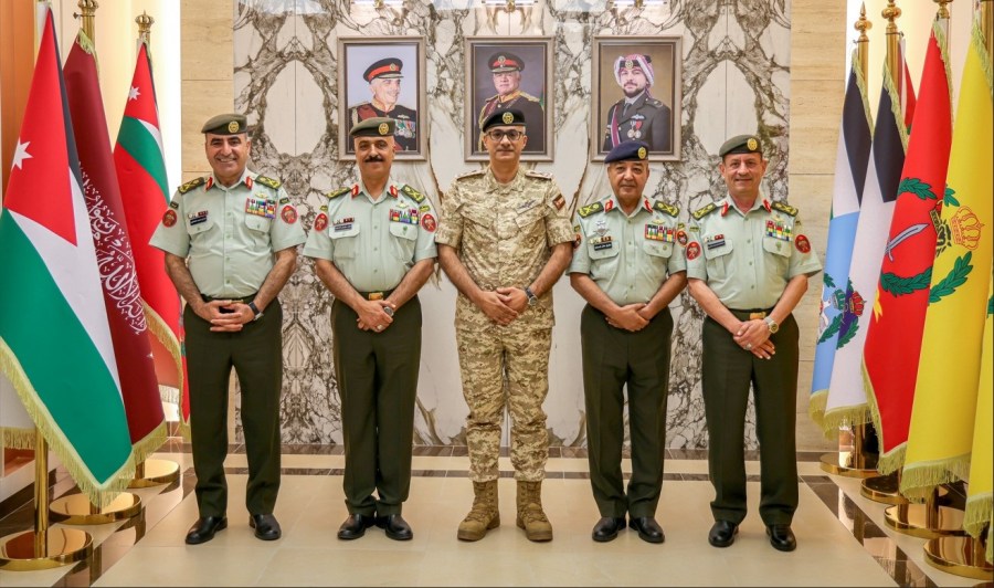 اللواء الحراسيس يقلّد عددا من الباشوات