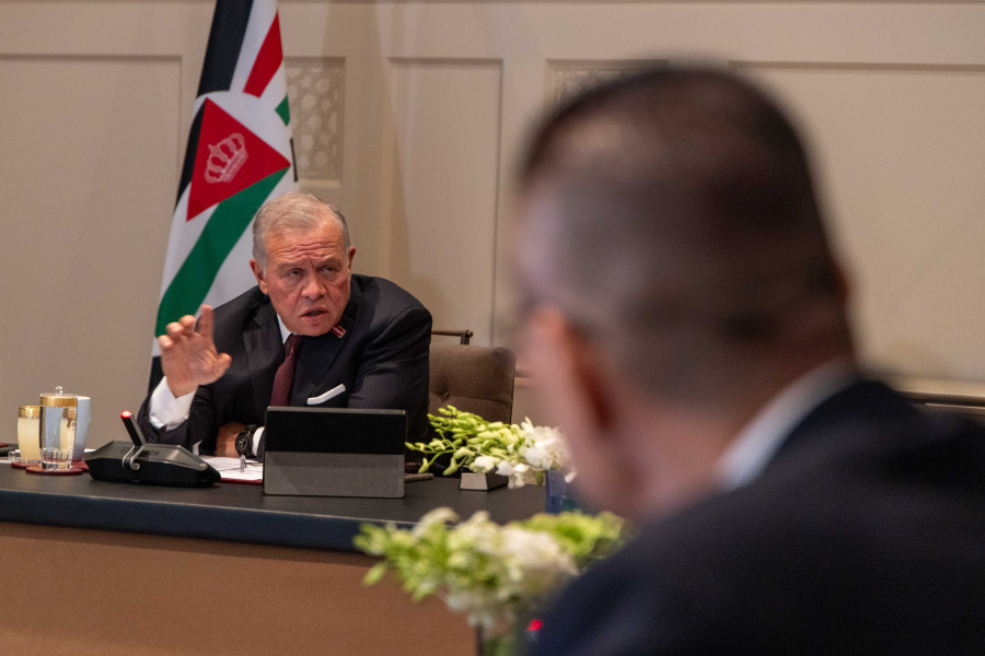 الملك يوجه الحكومة لوضع استراتيجية وطنية