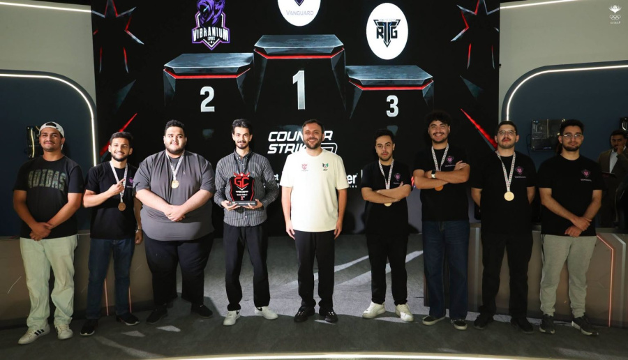 الأمير عمر بن فيصل يتوّج الفائزين