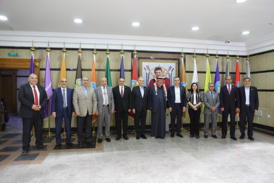 مجلس أمناء جامعة الزرقاء يزور مرافق