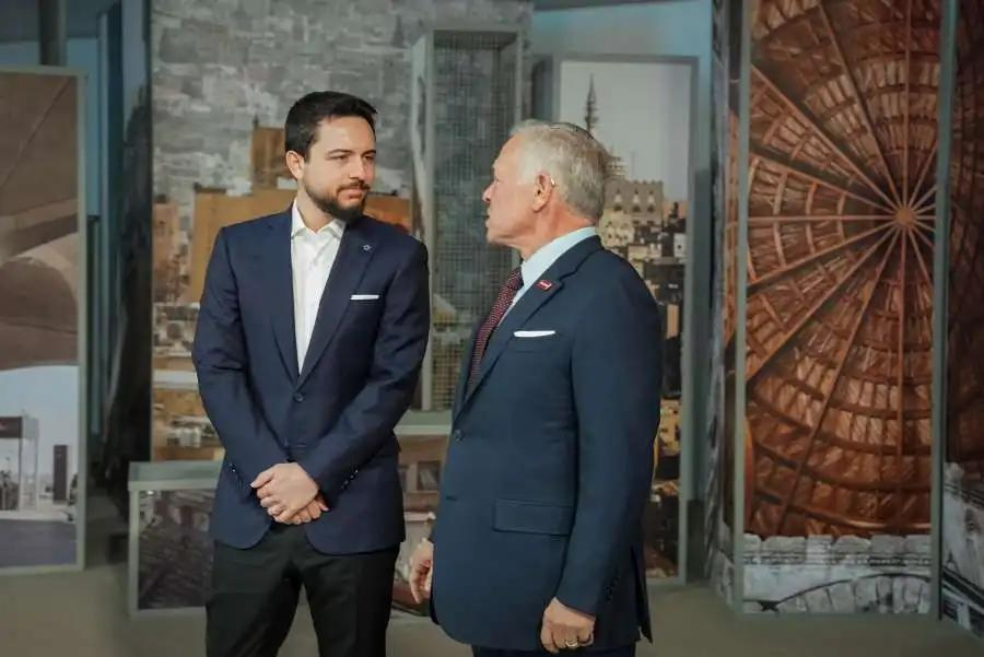 الملك يغادر أرض الوطن متوجها إلى