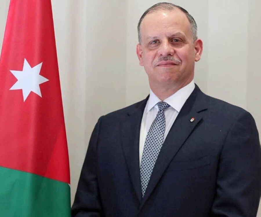 الأمير فيصل بن الحسين يؤدي اليمين